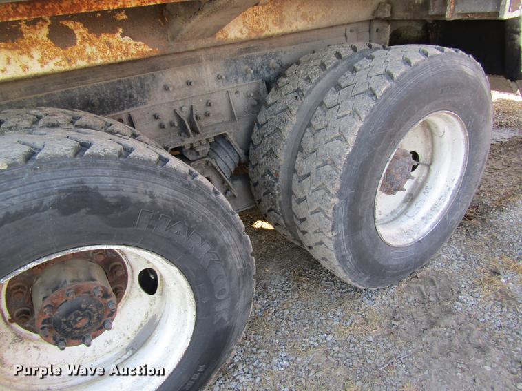 image for item DB9773 2002 Freightliner FL80 refuse truck