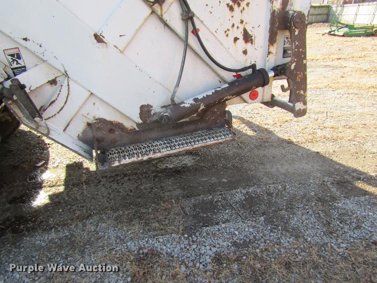 image for item DB9773 2002 Freightliner FL80 refuse truck