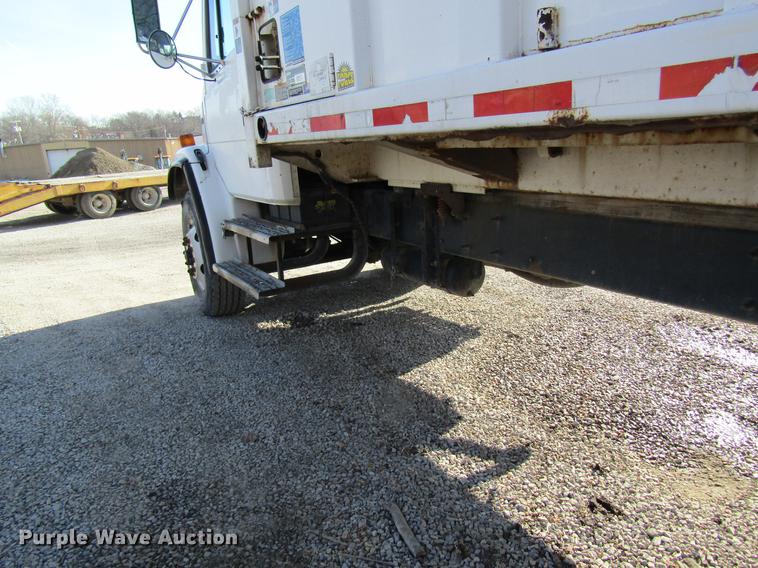 image for item DB9773 2002 Freightliner FL80 refuse truck