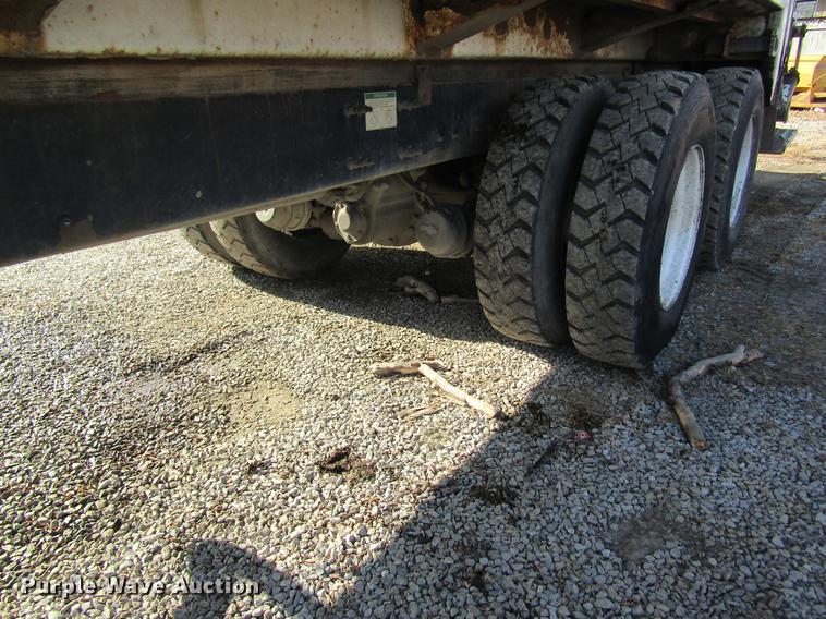 image for item DB9773 2002 Freightliner FL80 refuse truck