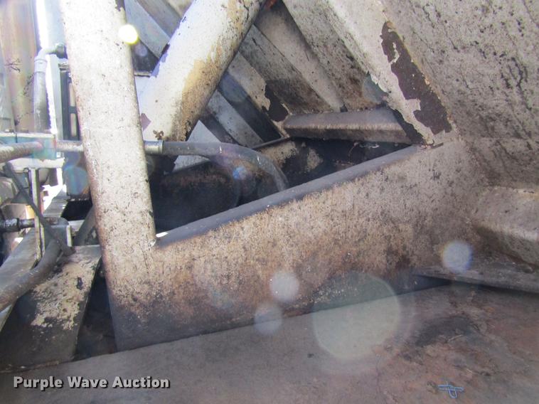 image for item DB9773 2002 Freightliner FL80 refuse truck