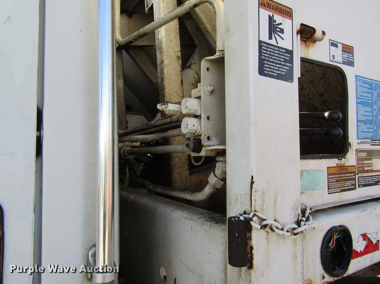 image for item DB9773 2002 Freightliner FL80 refuse truck