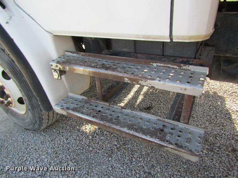 image for item DB9773 2002 Freightliner FL80 refuse truck