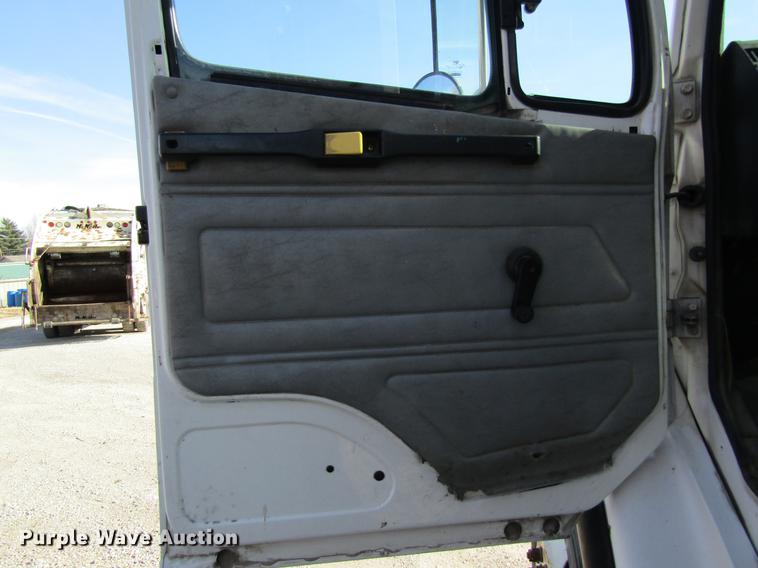 image for item DB9773 2002 Freightliner FL80 refuse truck
