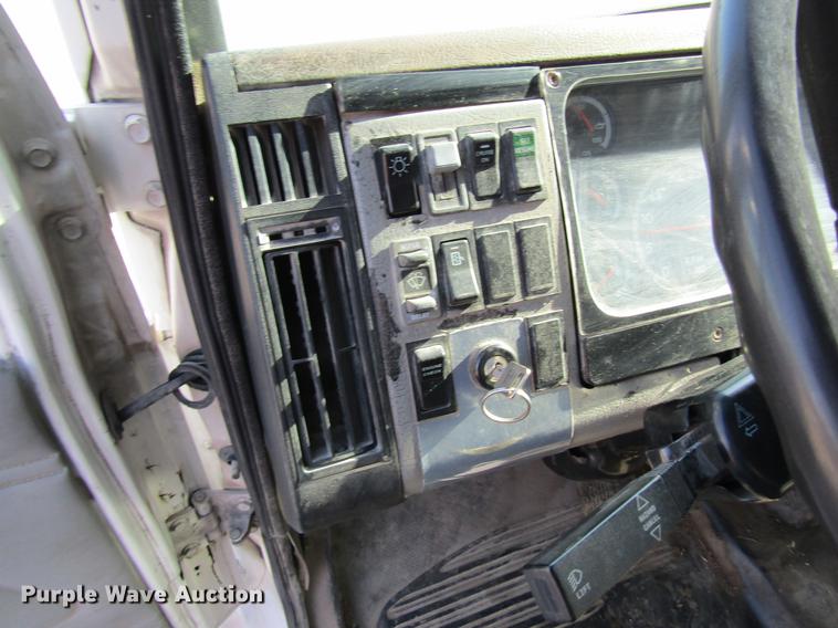 image for item DB9773 2002 Freightliner FL80 refuse truck