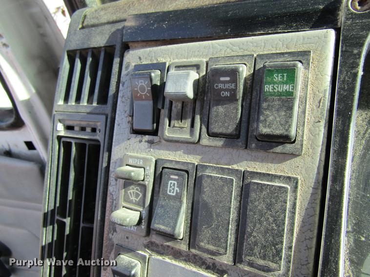 image for item DB9773 2002 Freightliner FL80 refuse truck