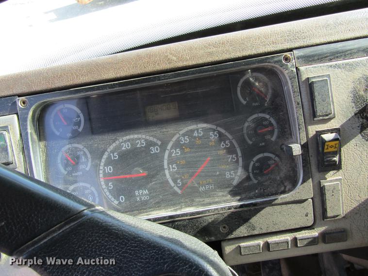 image for item DB9773 2002 Freightliner FL80 refuse truck