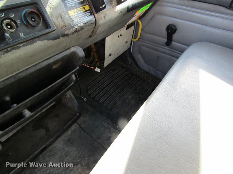 image for item DB9773 2002 Freightliner FL80 refuse truck