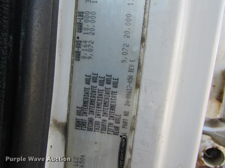 image for item DB9773 2002 Freightliner FL80 refuse truck