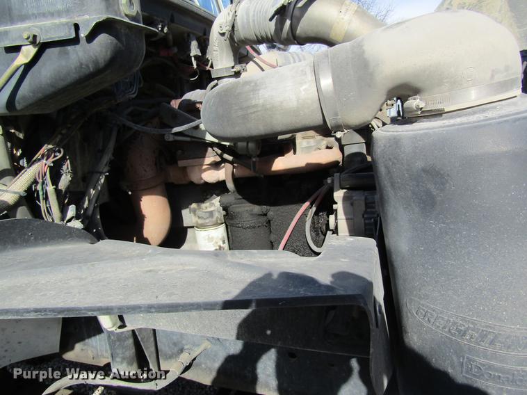 image for item DB9773 2002 Freightliner FL80 refuse truck