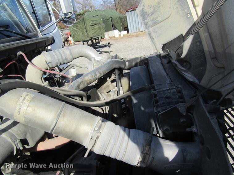 image for item DB9773 2002 Freightliner FL80 refuse truck