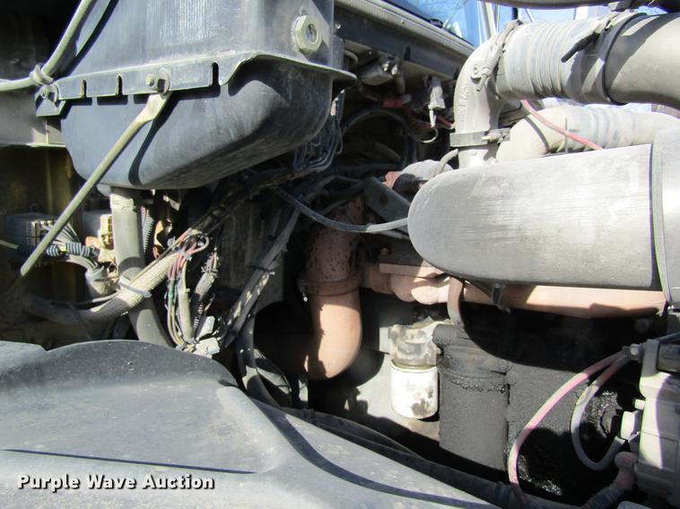 image for item DB9773 2002 Freightliner FL80 refuse truck