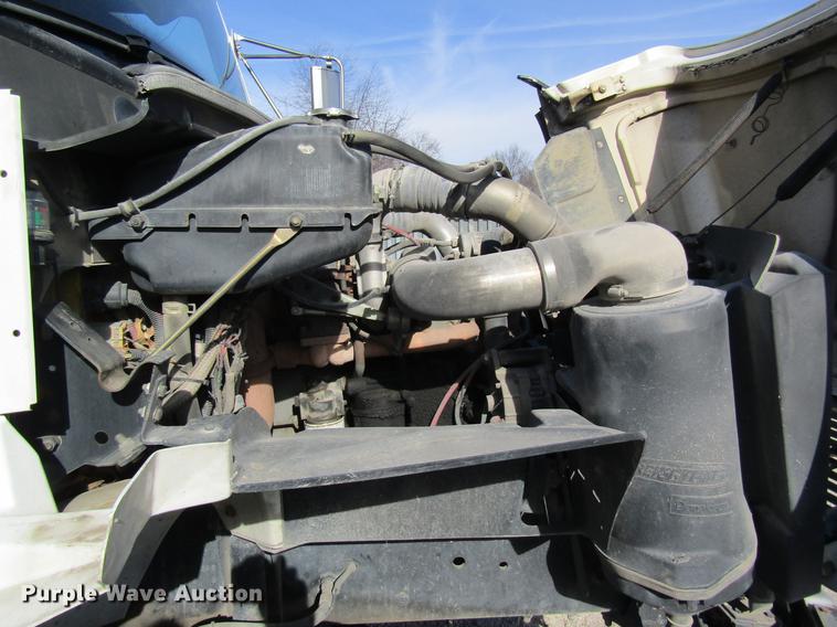 image for item DB9773 2002 Freightliner FL80 refuse truck