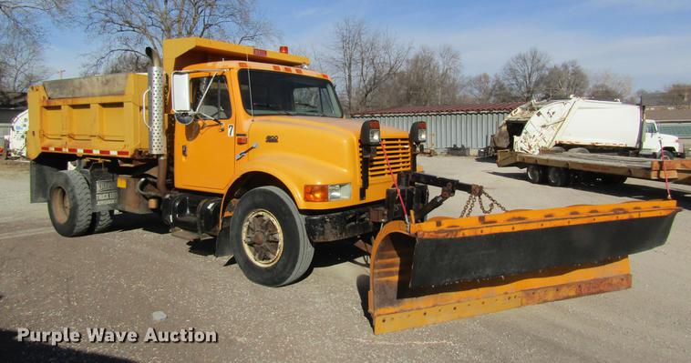 image for item DB9774 1999 International 4900 dump truck