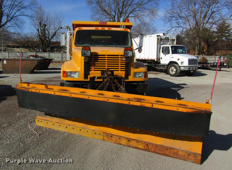 image for item DB9774 1999 International 4900 dump truck