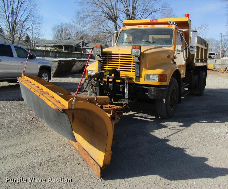 image for item DB9774 1999 International 4900 dump truck