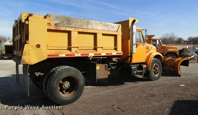 image for item DB9774 1999 International 4900 dump truck