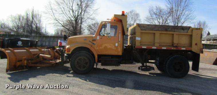 image for item DB9774 1999 International 4900 dump truck