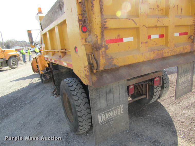 image for item DB9774 1999 International 4900 dump truck