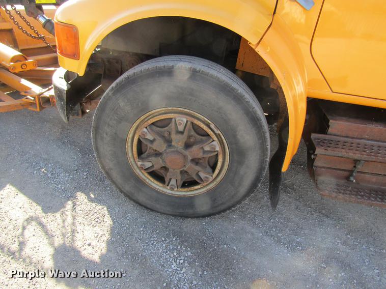 image for item DB9774 1999 International 4900 dump truck