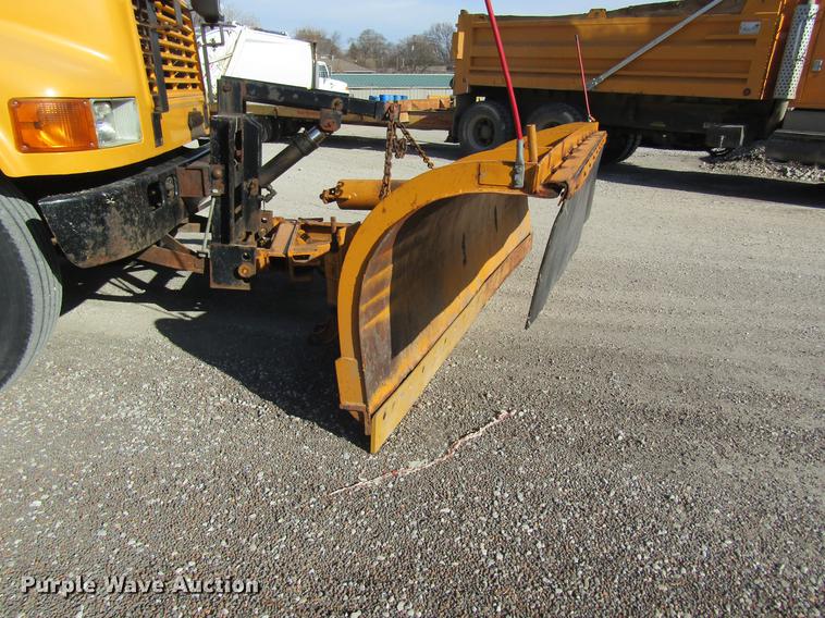 image for item DB9774 1999 International 4900 dump truck