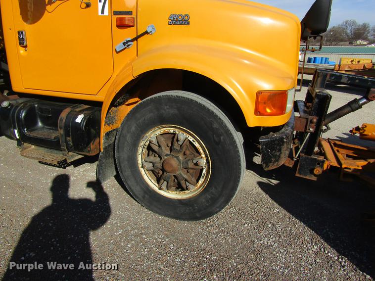 image for item DB9774 1999 International 4900 dump truck