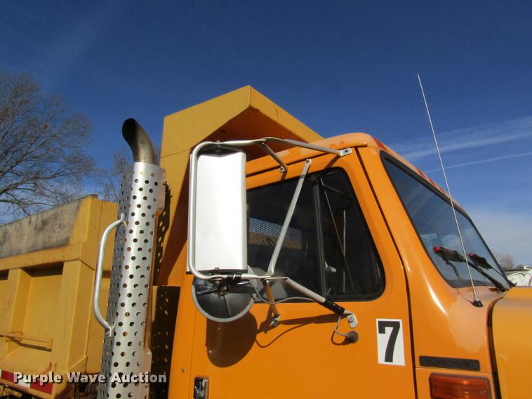 image for item DB9774 1999 International 4900 dump truck