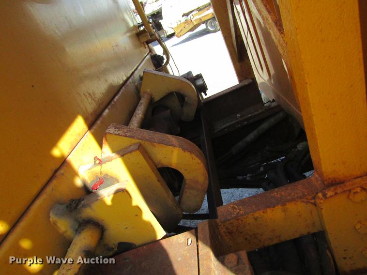 image for item DB9774 1999 International 4900 dump truck