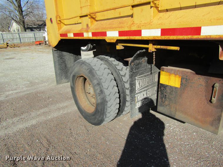 image for item DB9774 1999 International 4900 dump truck