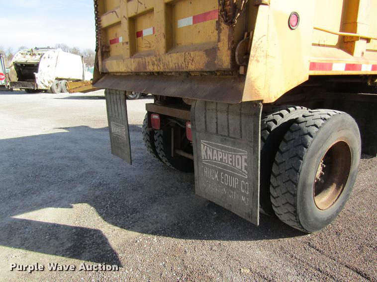 image for item DB9774 1999 International 4900 dump truck