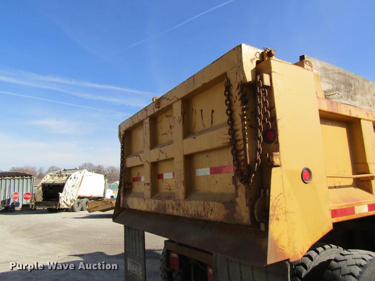 image for item DB9774 1999 International 4900 dump truck