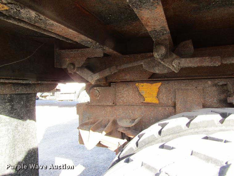 image for item DB9774 1999 International 4900 dump truck