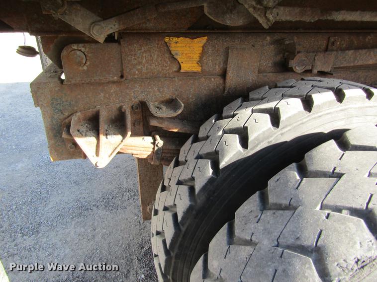 image for item DB9774 1999 International 4900 dump truck