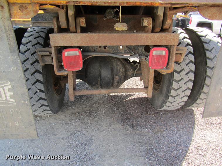 image for item DB9774 1999 International 4900 dump truck