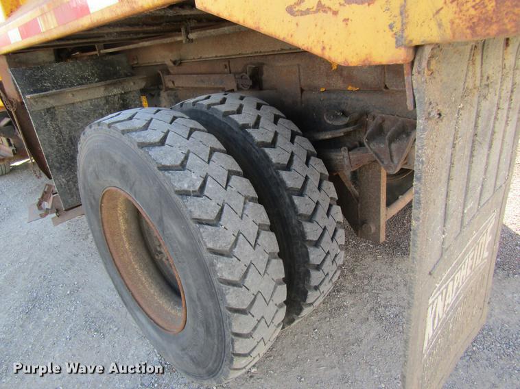 image for item DB9774 1999 International 4900 dump truck
