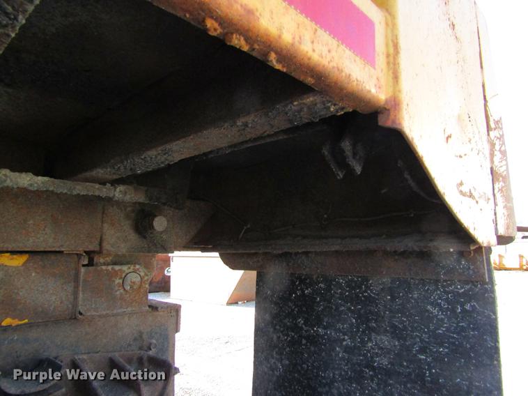 image for item DB9774 1999 International 4900 dump truck