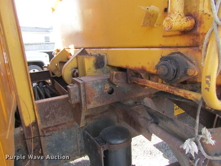 image for item DB9774 1999 International 4900 dump truck