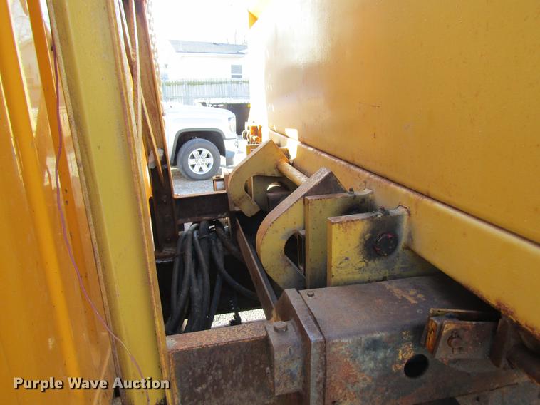 image for item DB9774 1999 International 4900 dump truck