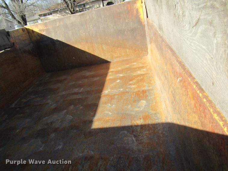 image for item DB9774 1999 International 4900 dump truck