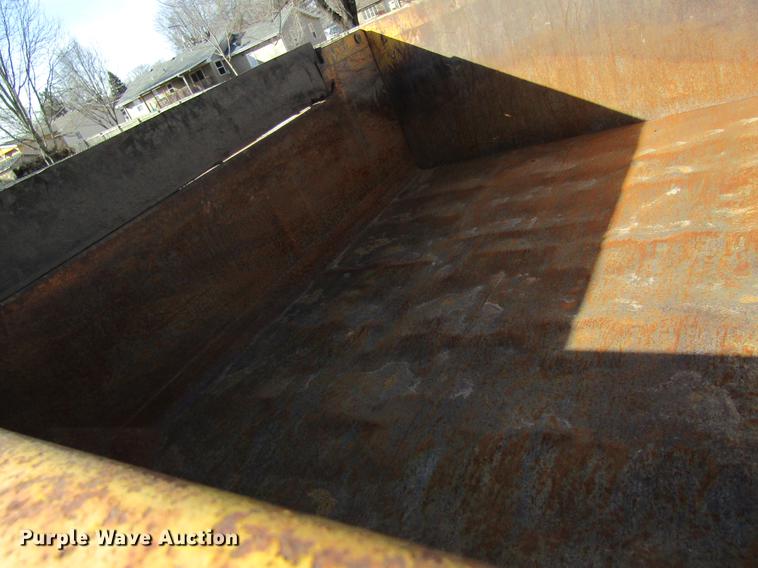 image for item DB9774 1999 International 4900 dump truck