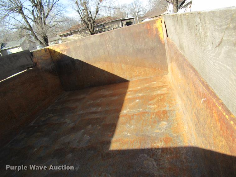 image for item DB9774 1999 International 4900 dump truck