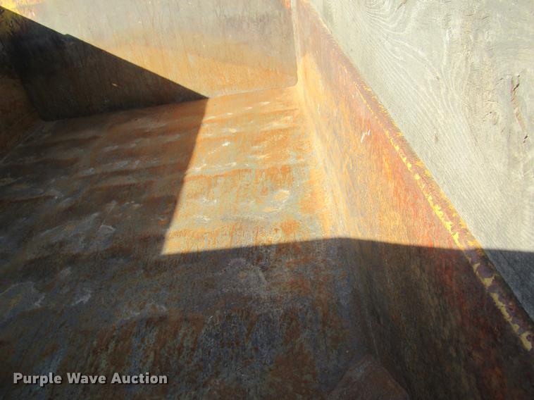 image for item DB9774 1999 International 4900 dump truck