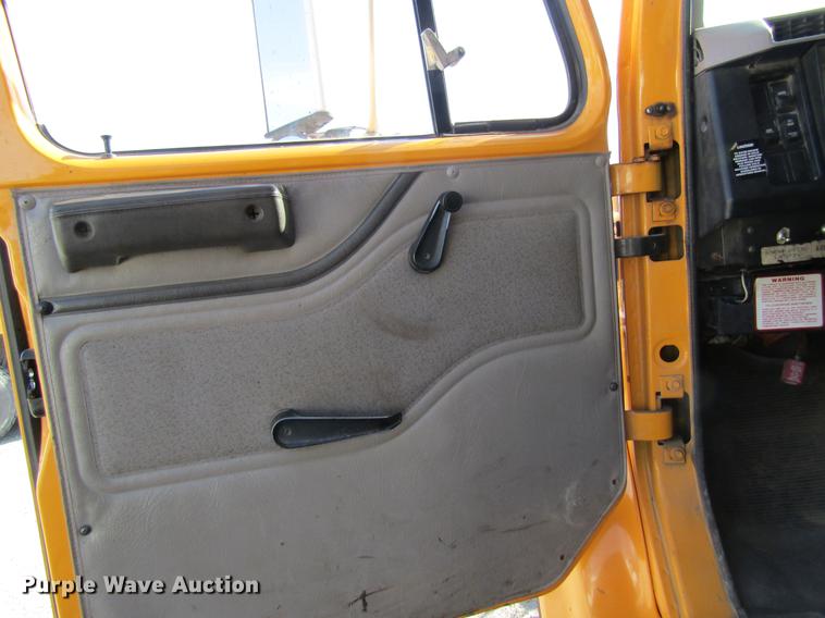 image for item DB9774 1999 International 4900 dump truck