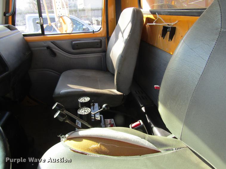 image for item DB9774 1999 International 4900 dump truck