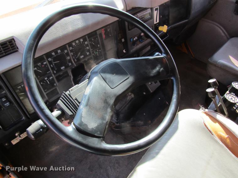 image for item DB9774 1999 International 4900 dump truck