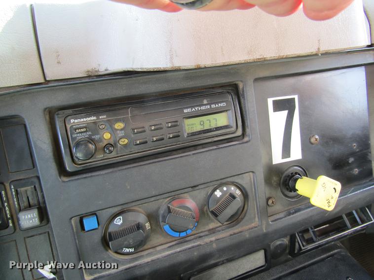 image for item DB9774 1999 International 4900 dump truck