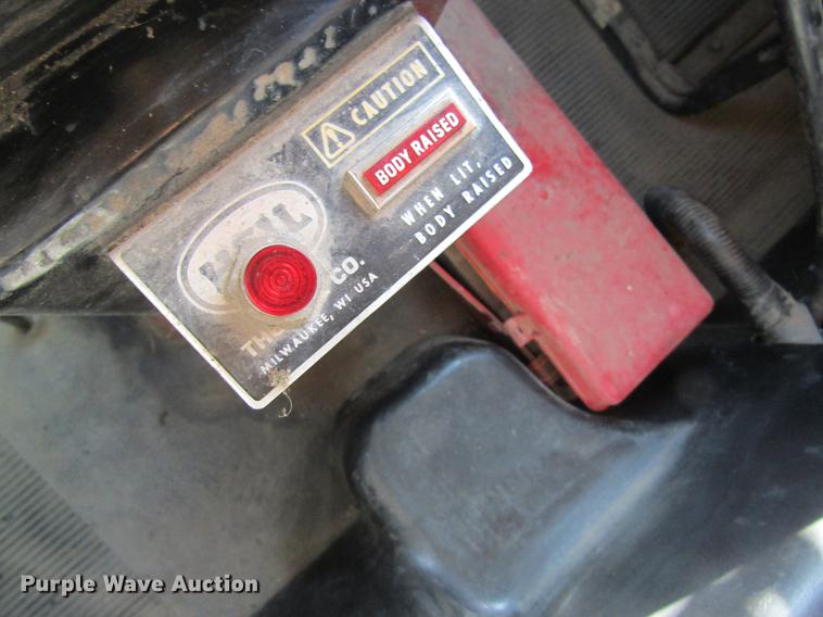 image for item DB9774 1999 International 4900 dump truck