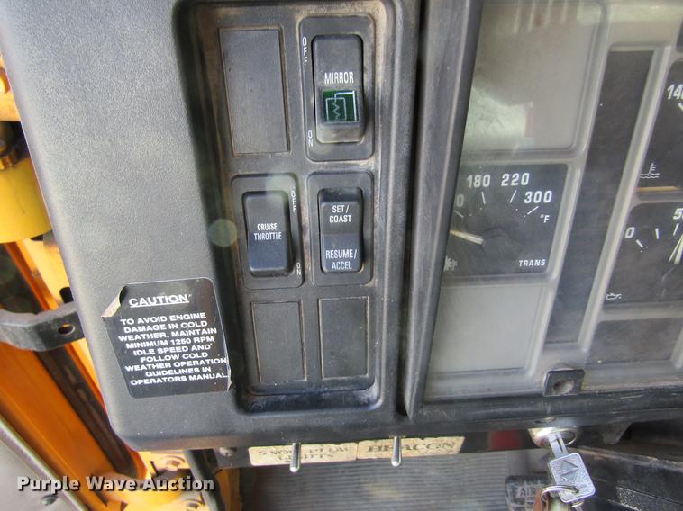 image for item DB9774 1999 International 4900 dump truck