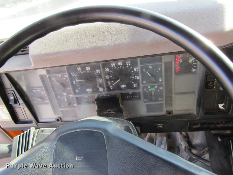 image for item DB9774 1999 International 4900 dump truck