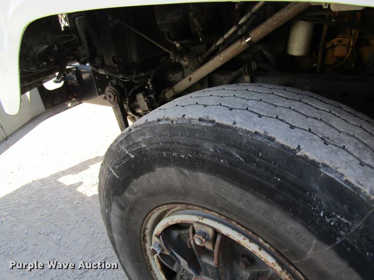 image for item DB9775 1999 International 2674 refuse truck